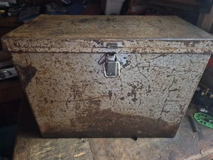 Vintage  Metal Box - Picture 1 of 9