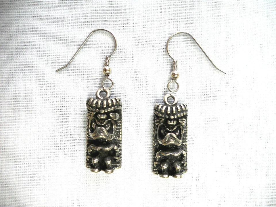 PENDIENTES COLGANTES HAWAIANO TIKI HOMBRE DINERO TIKI ALOHA PROTECTOR EE. UU. PELTRE FUNDIDO Foto 1 de 1