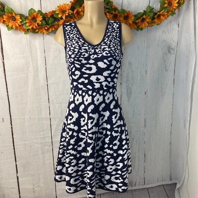 Wendy Williams Para Mujer Midi Calce y Acampanado Talla Pequeña Tejida Sin Mangas Azul/Blanco Foto 1 de 4