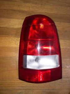 TAILLIGHT DRIVER SIDE LEFT SIDE 2003 2004 Saturn LW200 LW300 STATION WAGON - Picture 1 of 11