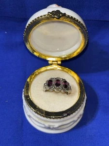 Vintage Avon Size 5 Silver Tone Faux Purple Amethyst 3 Stone Ring with Holder - Picture 1 of 18