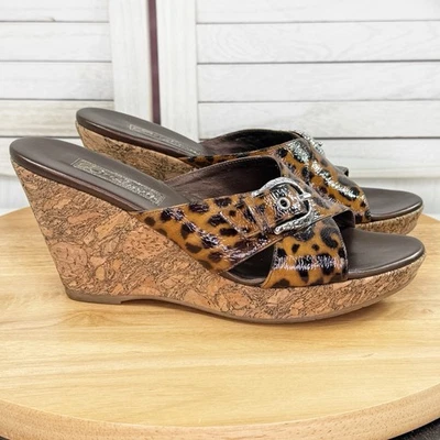 Sandalia Brighton Leopardo Charol Corcho Tacón Cuña Slides Marrón 7.5 Foto 1 de 4