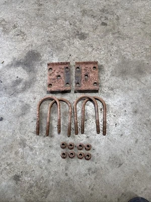 Jeep Cherokee XJ 91-01 Chrysler 8.25 Rear Leaf Plates + U-Bolts (G99) - Image 1 of 4
