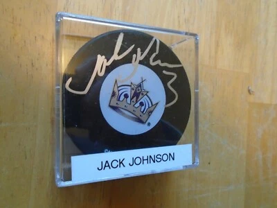 Disco autografiado por Jack Johnson de Los Angeles Kings   Foto 1 de 3