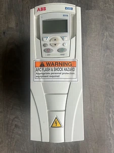ABB ACH550-UH-08A8-4 Avvitatore a frequenza variabile - Foto 1 di 4