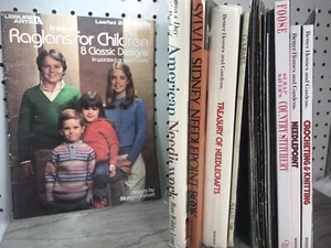 Lote de Libros de Artesanía y Pasatiempos Agujas Cerdedura Crochet Tejer Agujas - Imagen 1 de 9