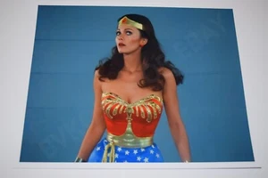 Lynda Carter Wonder Woman Pinup 8x10 Hochglanz Foto vollbusig sexy Dekolleté TV 0474 - Bild 1 von 1