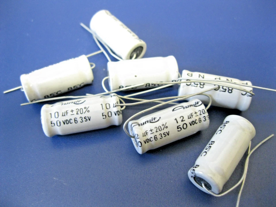 CONDENSATORE ELETTROLITICO ASSIALE NON POLARIZZATO 12uF 50V 22,7 x 10,1mm - Immagine 1 di 1