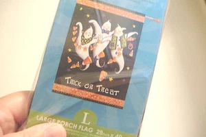 ~NEW~TRICK OR TREAT~TRIO OF GHOSTS~HALLOWEEN FLAG~ - Foto 1 di 2