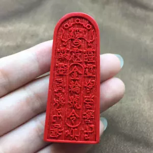 Colgante de protección ficticia de orden de rueda dorada de arena roja para garantizar la seguridad - Imagen 1 de 4