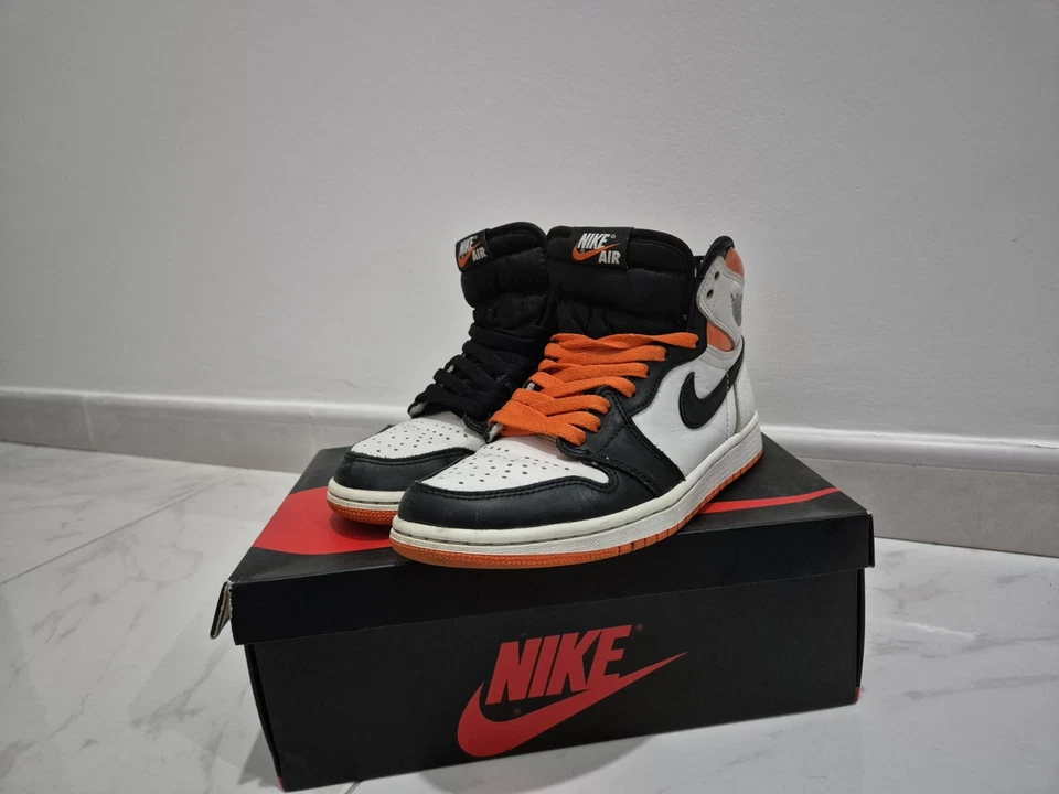 Nike Air Jordan 1 Retro High OG Electro Orange - Immagine 1 di 3