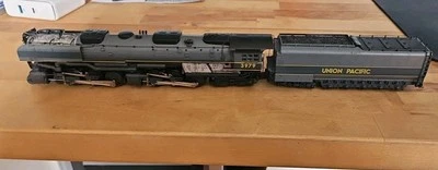 HO Rivarossi 4-6-6-4 Challenger Union Pacific 3979 1592 Gray - Image 1 of 4