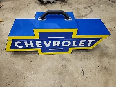 Caja de herramientas de metal vintage Chevrolet Bowtie Goboxes Foto 1 de 4