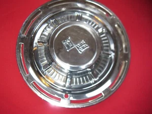 1959 CHEVROLET IMPALA 14" O.E.M.HUB CAP NICE HI QUALITY DRIVER CONDITION LQQK!  - Picture 1 of 2