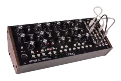  Sintetizador semimodular de mesa moog Mother-32 Japón JP Foto 1 de 4