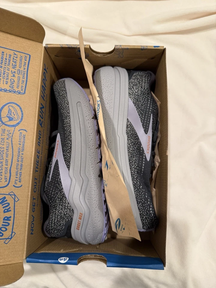 NUEVAS Tenis Brooks Ghost Max 2 Para Mujer Talla 7.5 Ébano/Lavanda Foto 1 de 4
