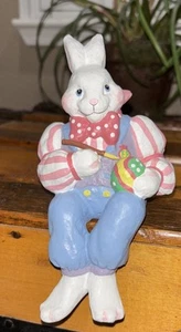 Midwest of Cannon Falls Papel maché Conejo de Pascua Artista Pintor sentado Huevo - Imagen 1 de 4