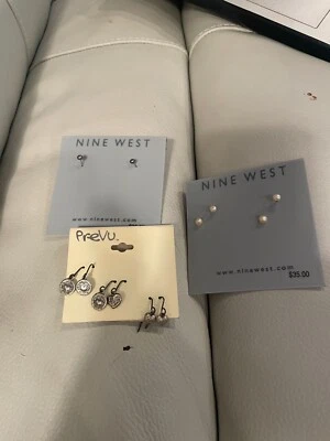 Paquete de pendientes Nine West de plata o perla. Bonus colgante temático corazón Foto 1 de 3
