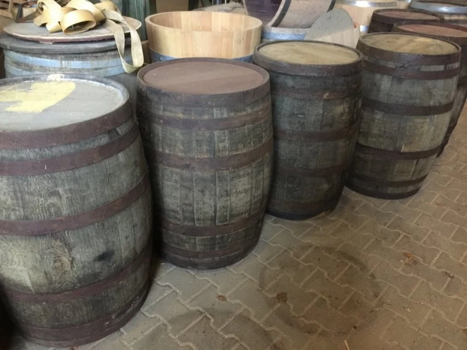 Stehtisch Holzfaß Whiskyfaß Faßtisch gebraucht Whisky Eichenfaß Tischfaß Tisch - Bild 1 von 4