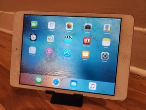 Ipad mini 1st gen black AS-IS, Fully Working, Cracked Screen FOR SERVER/DISPLAY - Picture 1 of 8