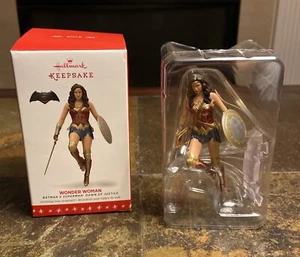 Hallmark 2016 adorno de recuerdo “Wonder Woman” Batman V Superman Dawn of Justice - Imagen 1 de 5
