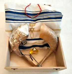 Christian Oil Anointing Silver Rams Shofar Plus Bottle of Oil Plus Prayer Shawl  - Picture 1 of 9