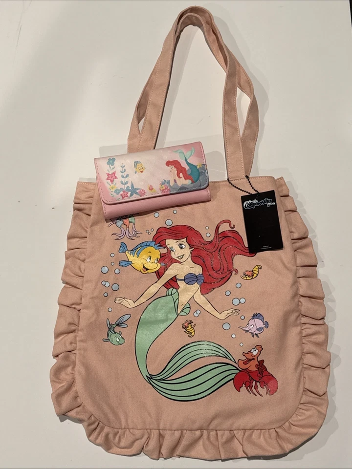 Bolso de mujer Disney Little Mermaid Cakeworthy y billetera Disney Loungefly. Foto 1 de 4