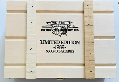 Tractores modelo ERTL 1989 4 piezas 1:43 Farmall Ford Case Woody caja de madera original Foto 1 de 4