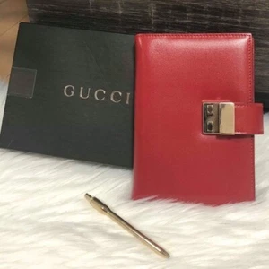GUCCI Agenda Planificador Organizador Diario Cuaderno Cubierta PLUMA ROJA Cuero 5.5”H x 4” - Imagen 1 de 8