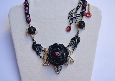 Ожерелье Betsey Johnson Vampire Slayer Raven Black Rose Spider сочные губы - Изображение 1 из 4
