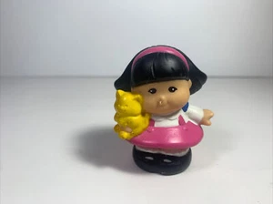 Fisher Price Little People Sonya Lee Asian Girl w/ Yellow Kitten Cat 2001 Figure - Picture 1 of 7