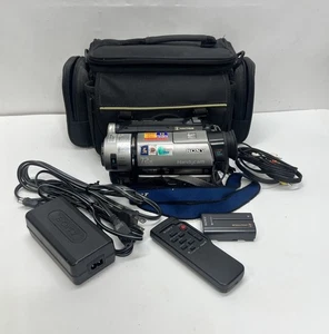 Sony Handycam CCD-TR940 Silver Black 72x Digital Zoom Hi8 Stereo Camcorder - Picture 1 of 11