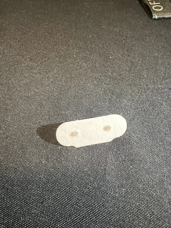 Pendientes solitario solitario de oro macizo real de 14K circonita cúbica redonda con tachuelas atornilladas 2,5-8 mm Foto 1 de 1