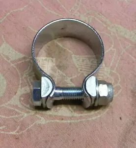 TRIUMPH BSA NORTON 1 3/4" BRITISH MADE MUFFLER CLAMP - Foto 1 di 1