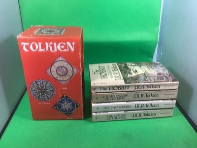 Lord of the Rings Trilogy J.R.R. Tolkien  Ballantine 4 Book Red Box Set 1973 PB Foto 1 de 4