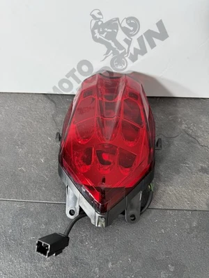 Luz de freno trasera Triumph Street Triple 765 R RS 2017-22 16457 millas OEM Foto 1 de 4