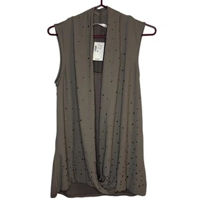 NUEVO CON ETIQUETAS BLUSA JERSEY VINTAGE RICKI’S Y2K SIN MANGAS CON TACHUELAS Taupe Talla Mediana - Imagen 1 de 18