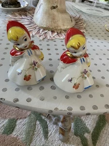 DARLING VINTAGE LITTLE RED RIDING HOOD LARGE SALT & PEPPER SHAKERS - Picture 1 of 6