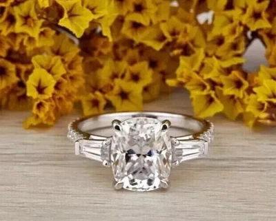 Женское обручальное кольцо из белого золота 14 карат с лабораторным бриллиантом огранки подушка 4,5 карата - Изображение 1 из 4