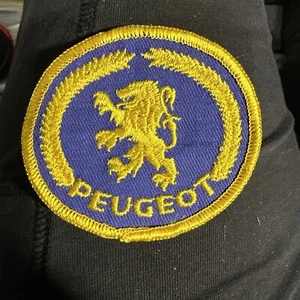 Vintage FABULOUS FRENCH AUTO MAKER PEUGEOT EMBROIDERED IRON-ON PATCH - Picture 1 of 3