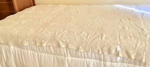 Vintage crochet throw spread ivory 53 x 71 inches hand made VG+ - Picture 1 of 3