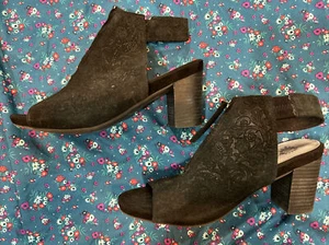 Yellow Box Womens Deidah Peep Toe-Black suede Paisley Heels Shoe Size 9 - Picture 1 of 9