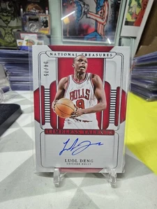 2024-25 National Treasures Luol Deng /75 Timeless Talents Signatures Auto Bulls - Bild 1 von 2