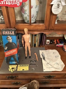 1965 DER MANN VOM ONKEL FIGUR - ILLIYA KURAYAKIN Gilbert mit Karton Figurschaden - Bild 1 von 19