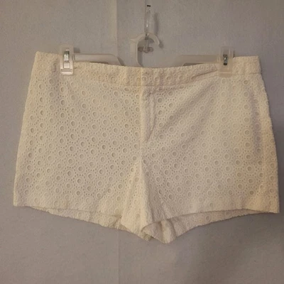 Pantalones cortos Crown & Ivy para mujer blancos con ojales talla 16 Foto 1 de 4