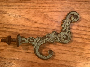 Vintage Antique Victorian Ornate Cast Iron Coat Hook - Picture 1 of 3