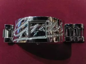 GUESS DAMENUHR EDELSTAHL UND STRASS SEHR GUTER ZUSTAND - Bild 1 von 4