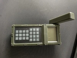 "Conchiglia DISPOSITIVO GPS MILITARE ""difficile da trovare""" - Foto 1 di 3