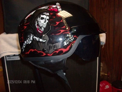 Capacete Harley Davidson médio Grim Reaper gráficos personalizados com protetor solar para pilotos - Imagem 1 de 4