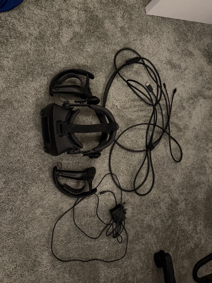 Valve Index VR Headset And Controllers - Image 1 of 1